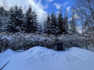 This stunning property boasts a picturesque winter landscape, perfect for those seeking tranquility and natural beauty.
