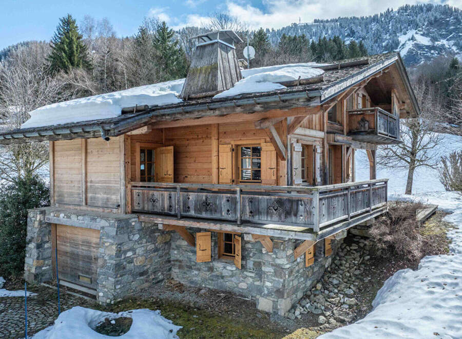 Discover the charm of this stunning wooden chalet nestled in a picturesque mountain setting.