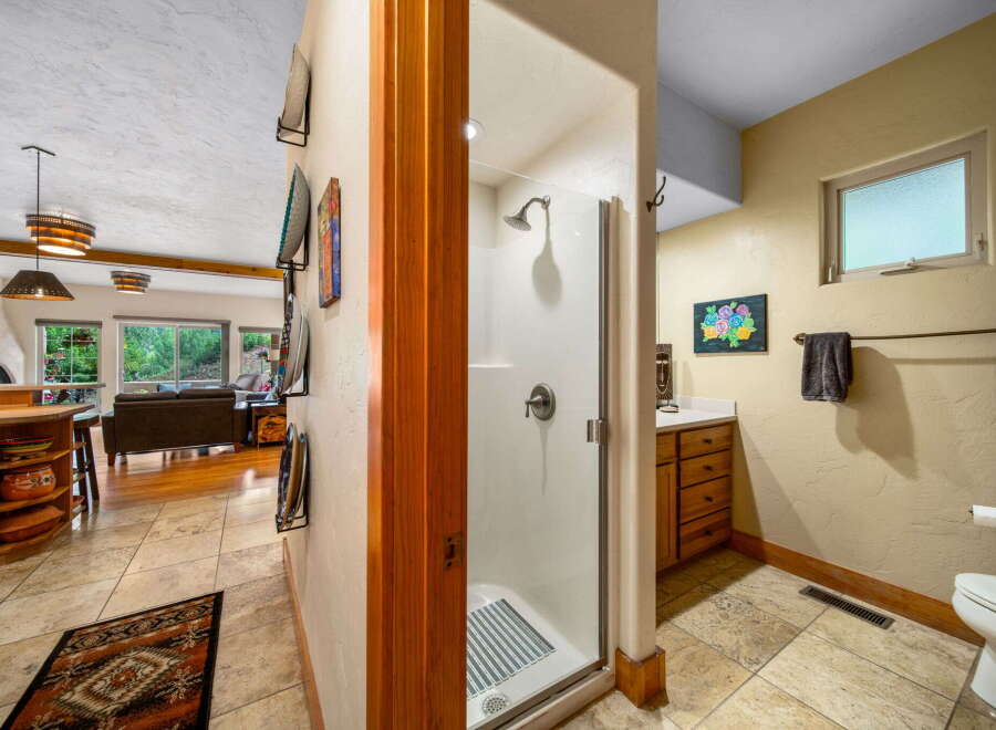 Step into this inviting home and discover a seamless blend of comfort and style.