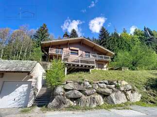 Discover this stunning wooden chalet nestled in a serene, natural setting.