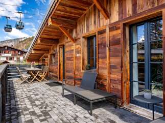 Experience the charm of this stunning wooden chalet, perfectly positioned for breathtaking mountain views.