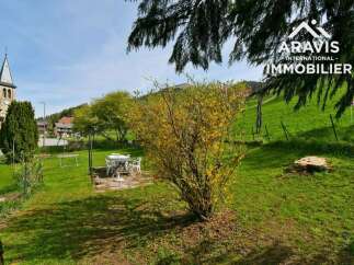 Discover this charming property nestled in a picturesque setting, perfect for those seeking tranquility.