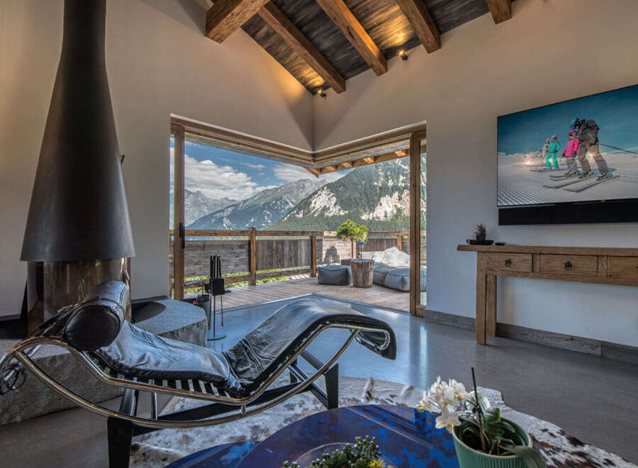 Experience luxury living in this stunning property with breathtaking mountain views.