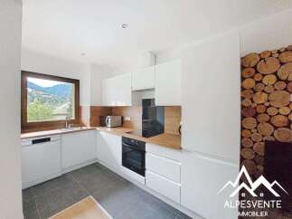 Discover this stunning kitchen, perfect for culinary enthusiasts and designed for modern living.
