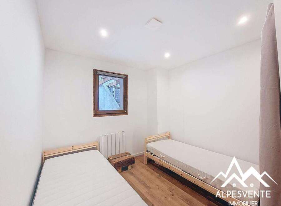 Discover this cozy bedroom featuring two single beds, perfect for a comfortable stay.