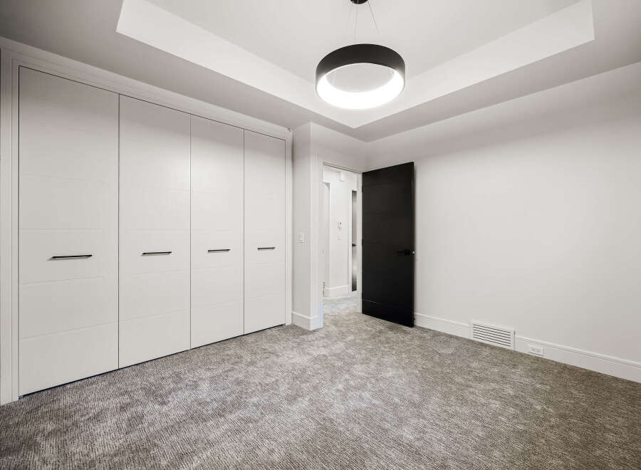 Step into modern elegance with this stunning property! Featuring a spacious interior with pristine white walls and a stylish black door, this home exudes contemporary charm.