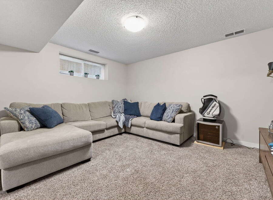 Discover the comfort of this inviting living space, perfect for relaxation and entertainment.