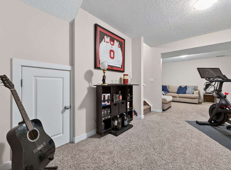 Discover this inviting living space, perfect for relaxation and entertainment.