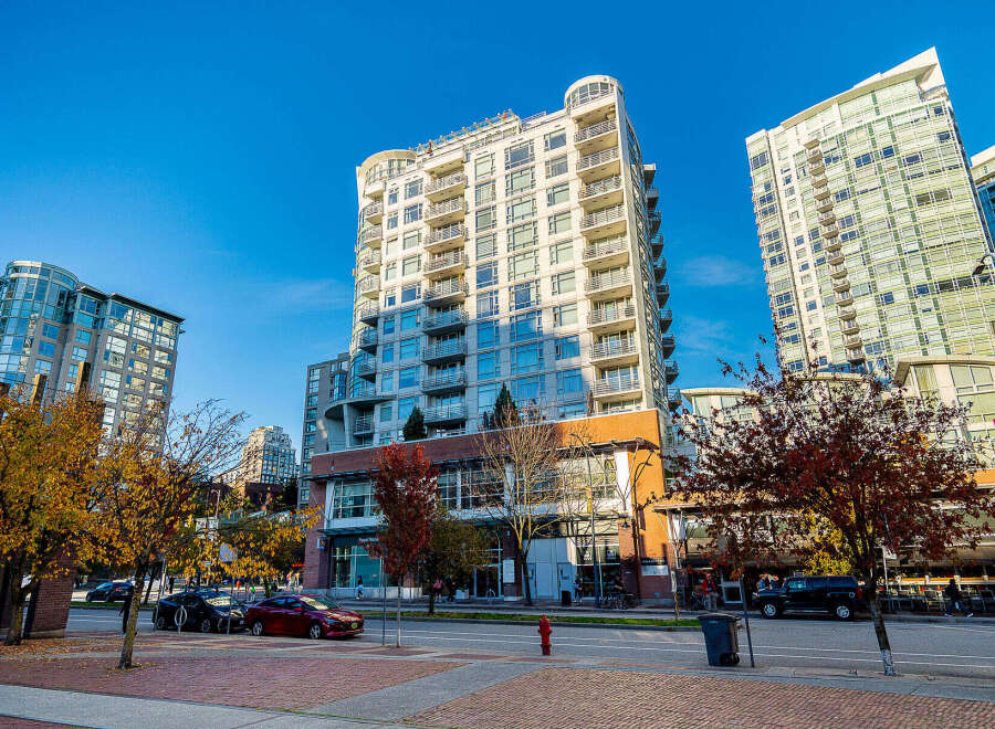 Discover luxury living in this stunning high-rise building, offering breathtaking views and modern amenities.