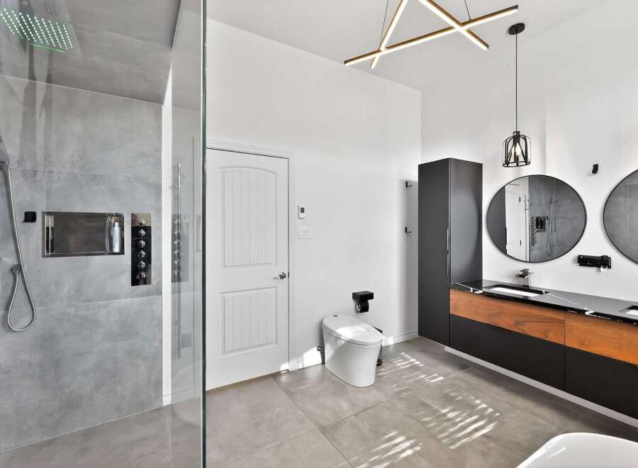 Step into luxury with this modern bathroom design.