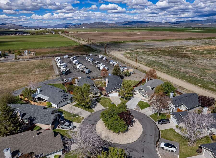 Discover the charm of this beautiful property, ideally situated in a serene neighborhood.