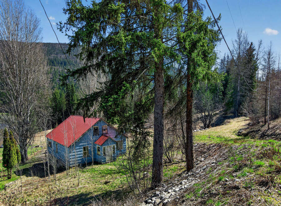 Discover a charming property nestled in a serene natural setting.