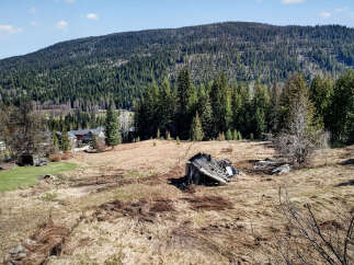 Discover a unique property with stunning mountain views.