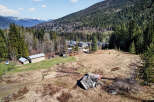 Discover a stunning property nestled in a picturesque mountain setting.