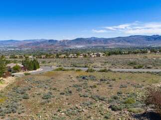 Discover the potential of this stunning property with breathtaking mountain views.