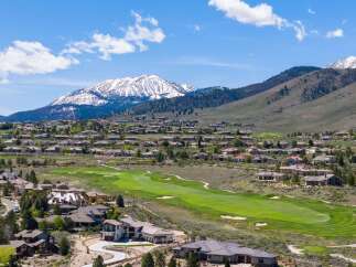 Discover luxury living in this stunning property nestled amidst a picturesque landscape.
