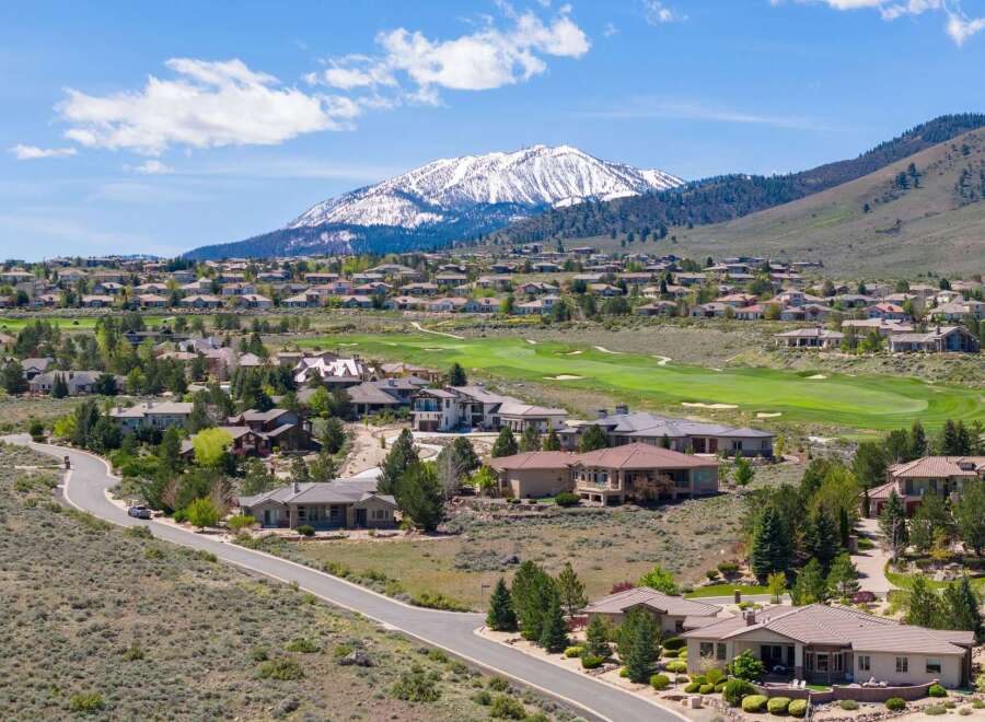 Discover luxury living in this stunning property, boasting breathtaking mountain views and a meticulously maintained golf course.