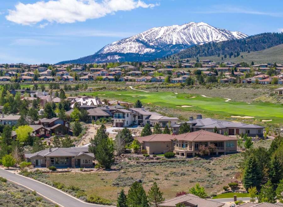 Discover luxury living in this stunning property nestled in a picturesque landscape.
