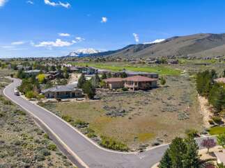 Discover the epitome of luxury living in this stunning property, boasting breathtaking views of the surrounding mountains and a meticulously designed golf course.