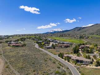 Discover luxury living in this stunning property nestled in a picturesque landscape.