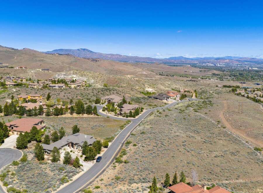 Discover the epitome of luxury living in this stunning property nestled in a picturesque landscape.