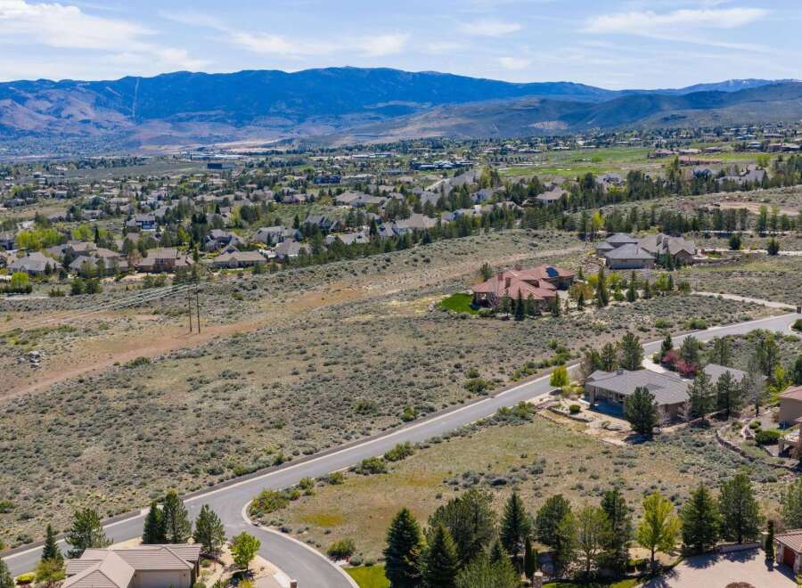 Discover luxury living in this stunning property, boasting breathtaking mountain views and a serene, spacious landscape.