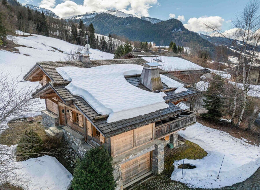 Nestled in a picturesque mountain setting, this charming chalet offers a perfect blend of rustic elegance and modern comfort.
