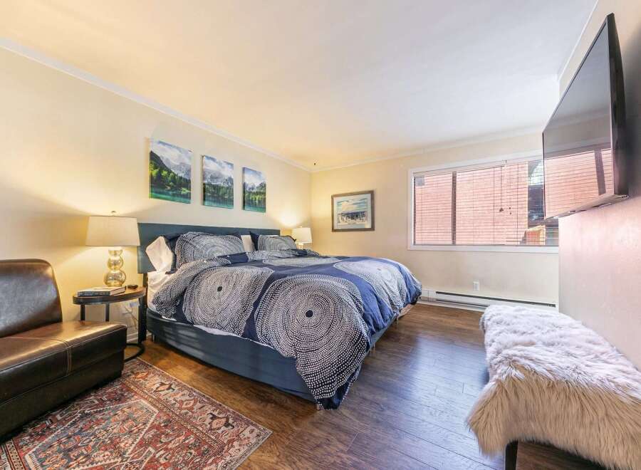 This stunning bedroom boasts a cozy and inviting atmosphere, perfect for relaxation.