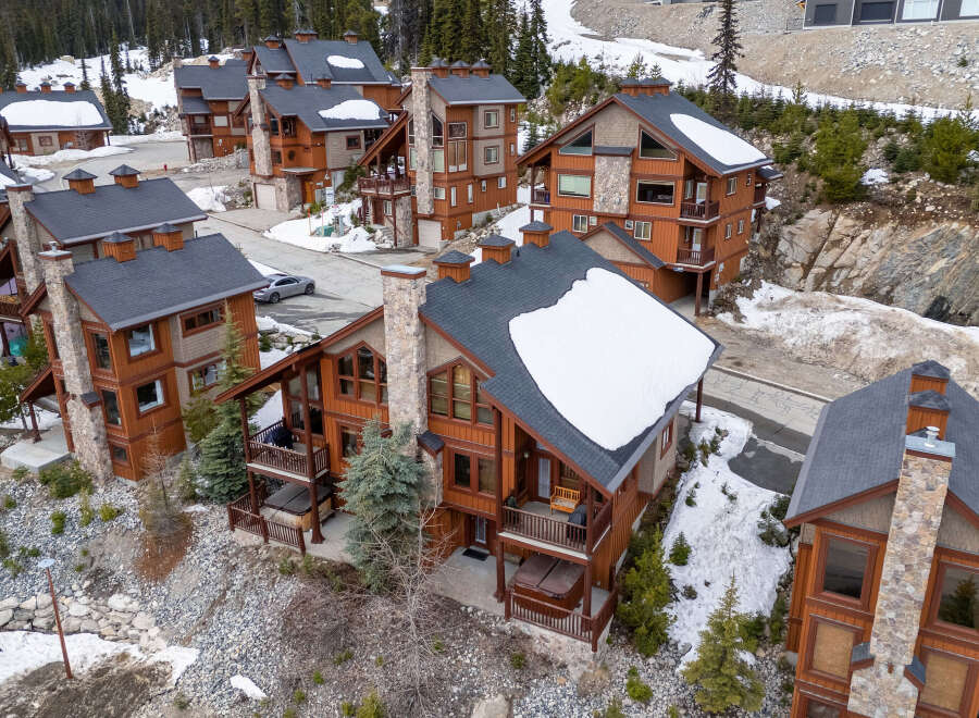 Discover luxury living in this stunning mountain retreat.