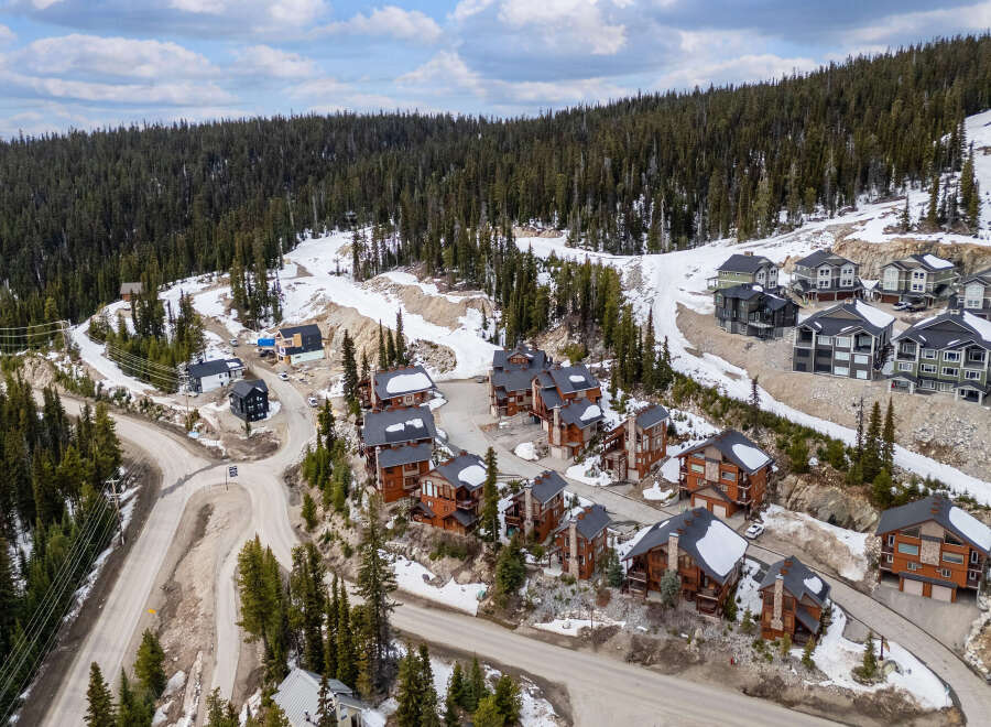 Discover the charm of mountain living with this stunning property.