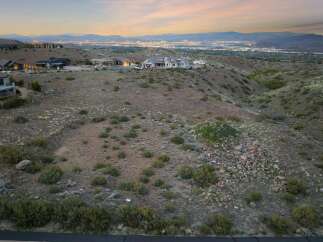 Discover the tranquility of this stunning property, nestled in a picturesque landscape.