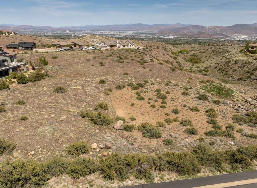 Discover the perfect canvas for your dream home in this stunning location.