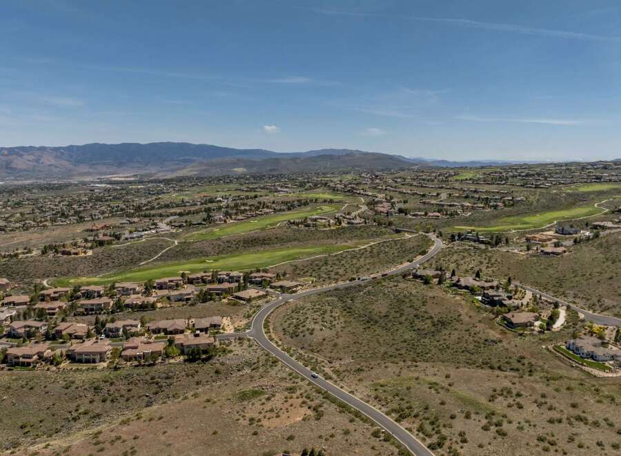 Discover the epitome of luxury living in this stunning property, nestled in a picturesque landscape.