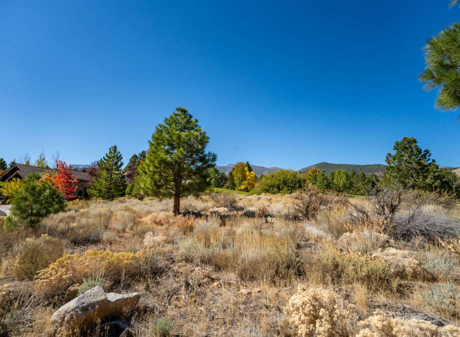 Discover the tranquility of this stunning property, nestled in a picturesque landscape.