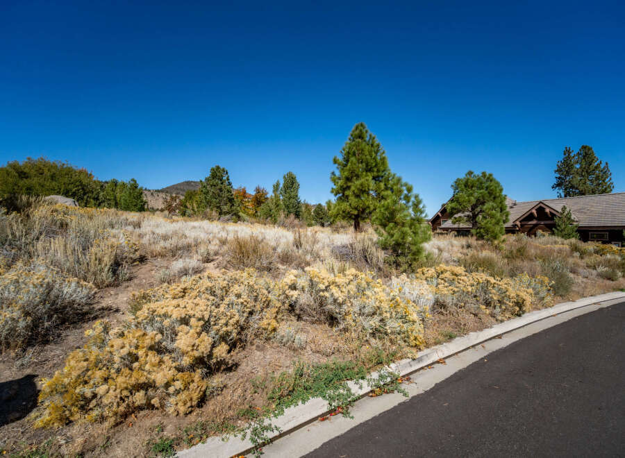 Discover a stunning property nestled in a serene natural setting.
