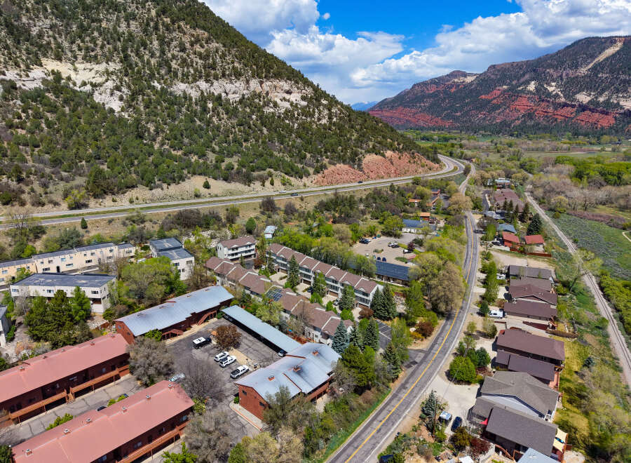 Discover a stunning property nestled in a picturesque mountain setting.