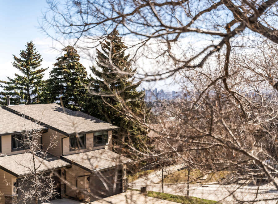 This stunning property boasts a prime location with breathtaking views.