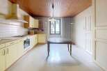 Discover this charming kitchen with a warm, inviting atmosphere.