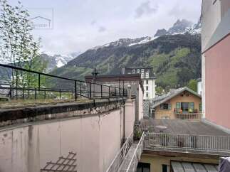 Discover breathtaking mountain views from this charming property.