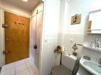 Discover this charming property featuring a well-maintained bathroom.