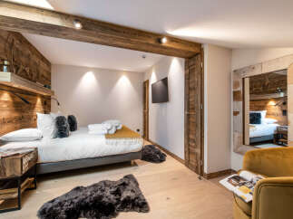 This luxurious bedroom boasts a rustic yet modern design, perfect for a relaxing retreat.