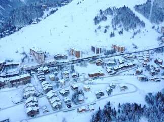 Discover the charm of this stunning mountain village, perfect for a winter getaway.