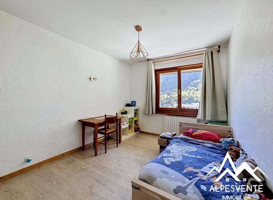 Discover this charming property featuring a cozy bedroom with a comfortable bed and a study area.