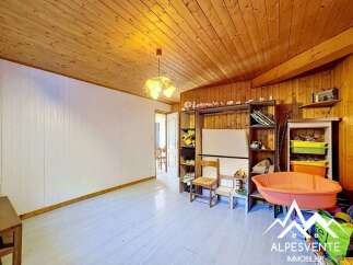 Discover this charming property featuring a cozy interior with wooden accents and a bright, inviting atmosphere.