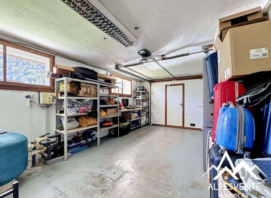Discover the potential of this versatile garage space, perfect for storage or a workshop.