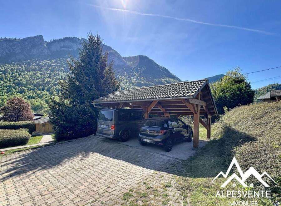 Discover this charming property nestled in a picturesque mountain setting.