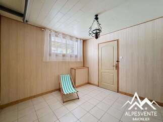 Discover this charming property featuring a cozy interior and a unique design.