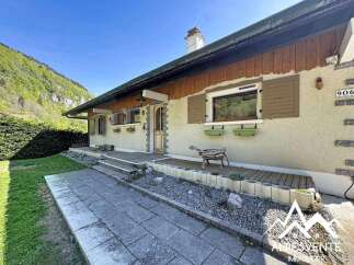 Discover this charming property nestled in a serene location, perfect for those seeking tranquility.