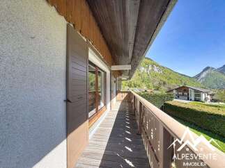 Discover the charm of this property with a stunning balcony overlooking breathtaking mountain views.
