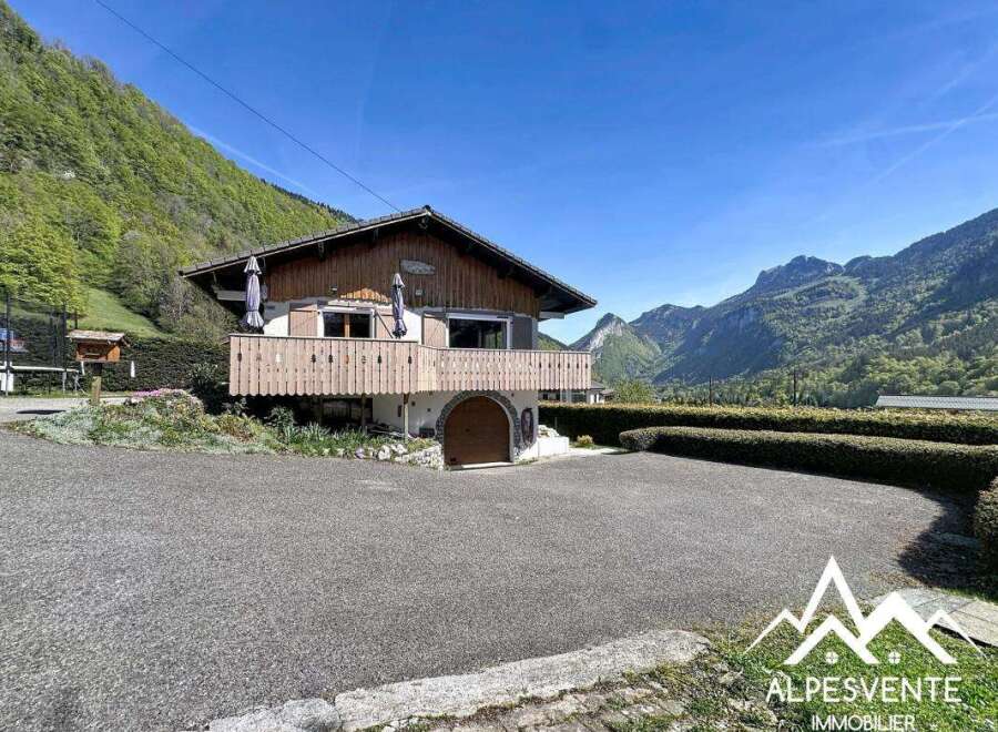 Discover this charming property nestled in a picturesque mountain setting.